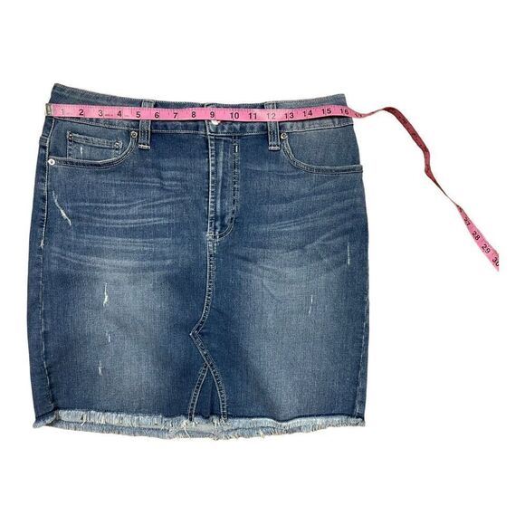 Seven7 Denim Fashion Demin Jean Distressed Skirt Womens Size 6 Raw Hem EUC - Picture 4 of 6